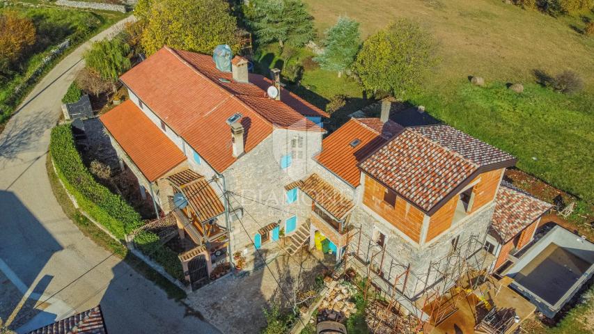 Grožnjan, okolica! Prekrasna Istarska kamena kuća!