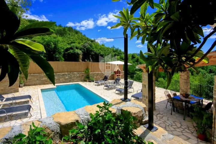 Oprtalj okolica, villa sa bazenom na mirnoj lokaciji 