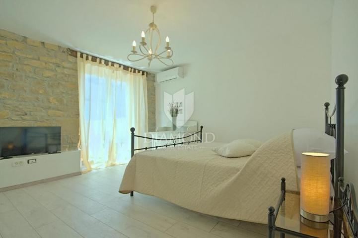Oprtalj okolica, villa sa bazenom na mirnoj lokaciji 