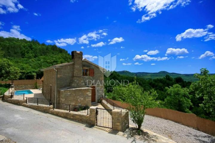 Oprtalj okolica, villa sa bazenom na mirnoj lokaciji 