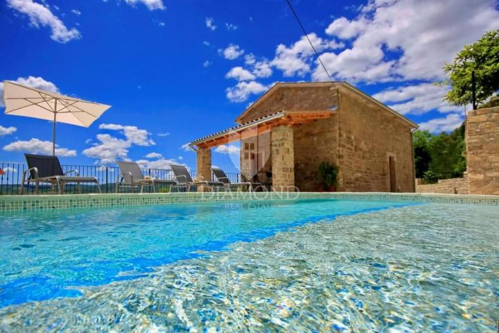 Oprtalj okolica, villa sa bazenom na mirnoj lokaciji 