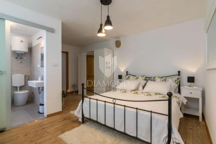 Oprtalj okolica, villa sa bazenom na mirnoj lokaciji 