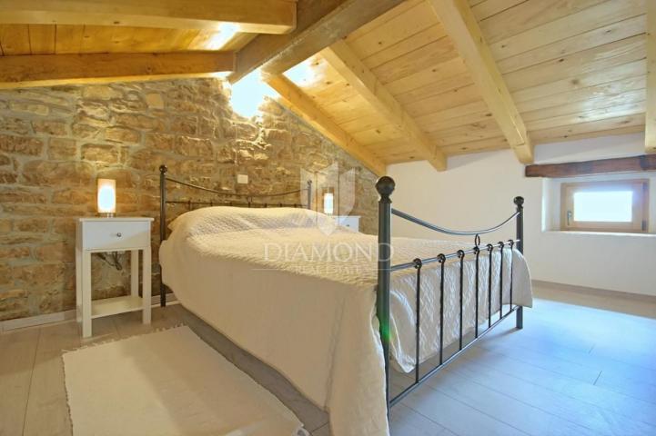 Oprtalj okolica, villa sa bazenom na mirnoj lokaciji 