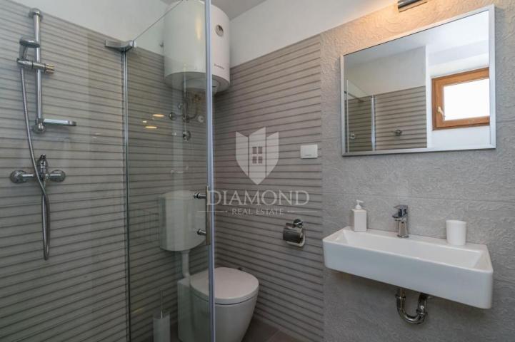 Oprtalj okolica, villa sa bazenom na mirnoj lokaciji 