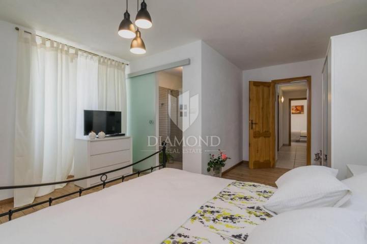Oprtalj okolica, villa sa bazenom na mirnoj lokaciji 