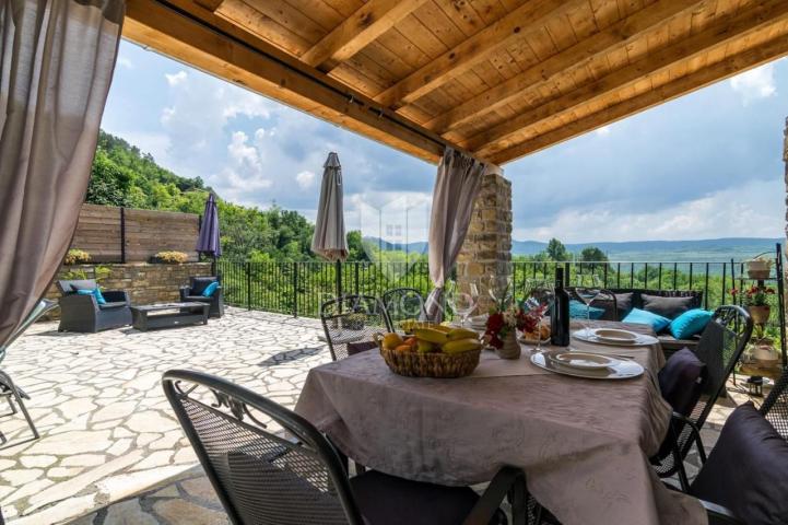Oprtalj okolica, villa sa bazenom na mirnoj lokaciji 