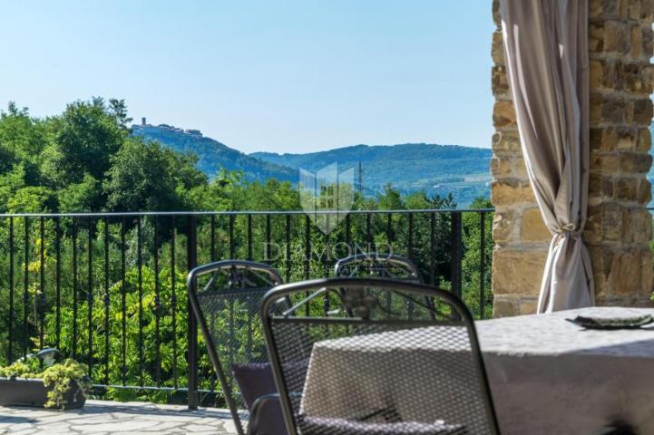 Oprtalj okolica, villa sa bazenom na mirnoj lokaciji 