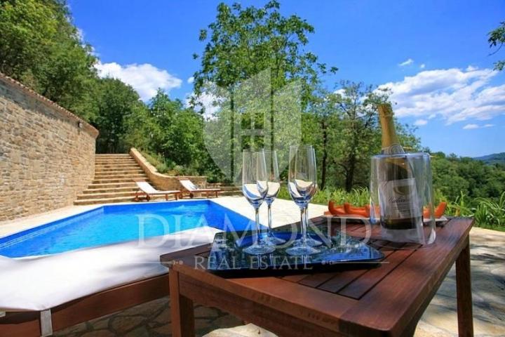 Oprtalj okolica, villa sa bazenom sa panoramskim pogledom