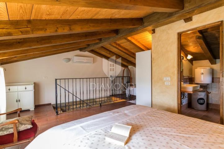 Oprtalj okolica, villa sa bazenom sa panoramskim pogledom