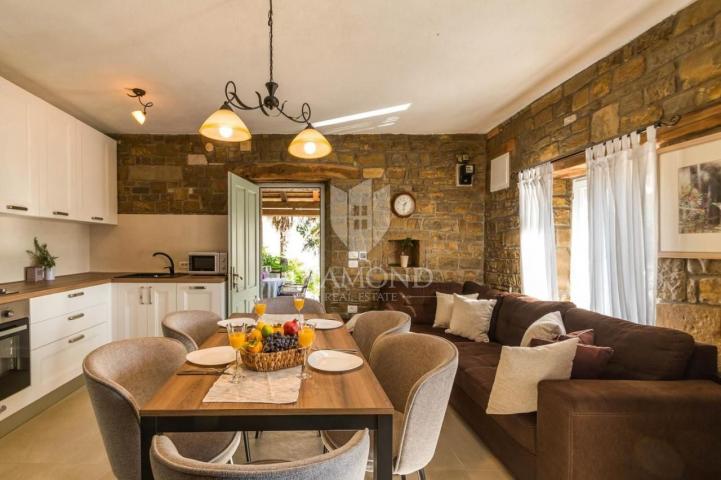 Oprtalj okolica, villa sa bazenom sa panoramskim pogledom