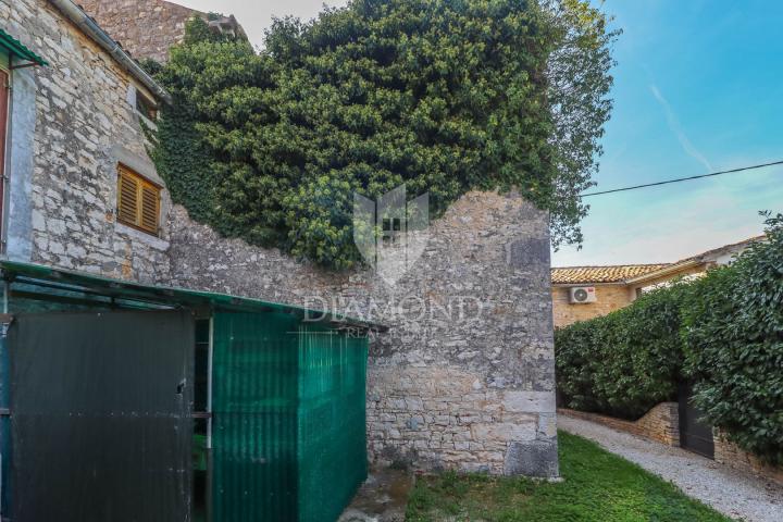 Poreč, Umgebung, istrisches Steinhaus zur Komplettrenovierung!