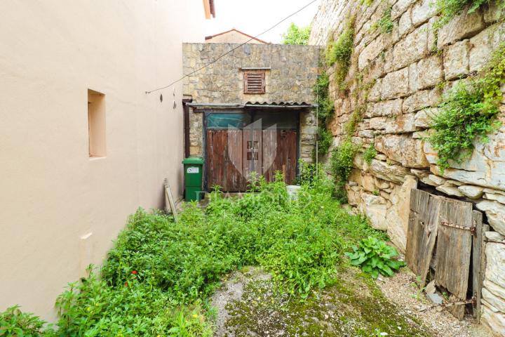 Poreč, okolica, istarska kamena kuća sa dvorištem!