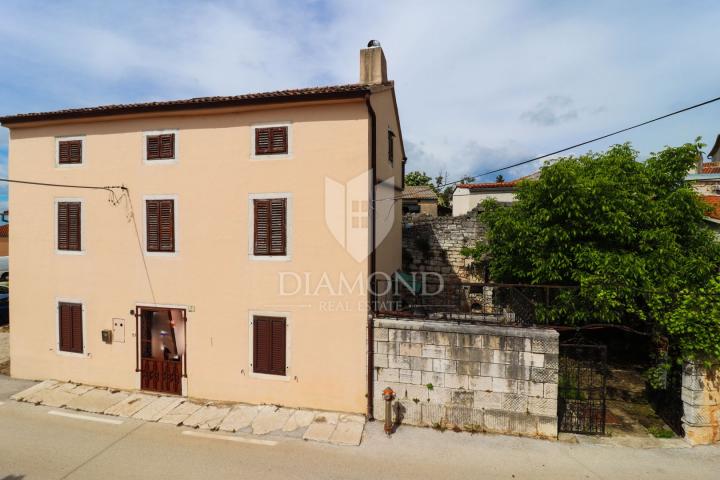 Poreč, okolica, istarska kamena kuća sa dvorištem!