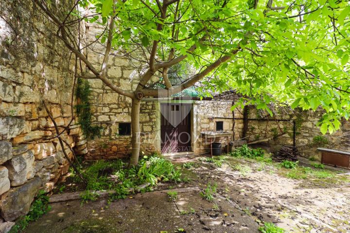 Poreč, okolica, istarska kamena kuća sa dvorištem!