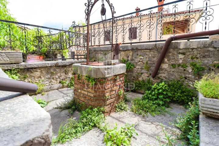 Poreč, okolica, istarska kamena kuća sa dvorištem!