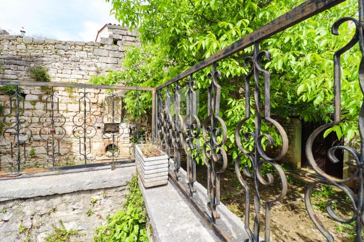 Poreč, okolica, istarska kamena kuća sa dvorištem!