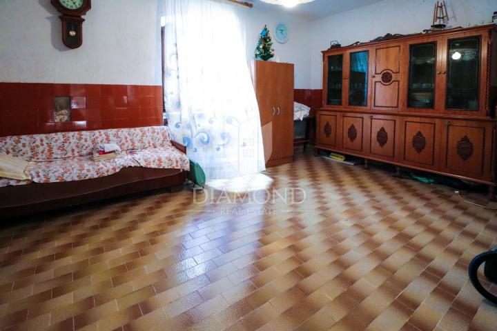 Poreč, okolica, istarska kamena kuća sa dvorištem!