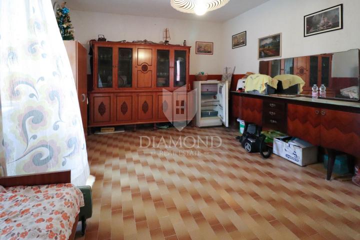 Poreč, okolica, istarska kamena kuća sa dvorištem!