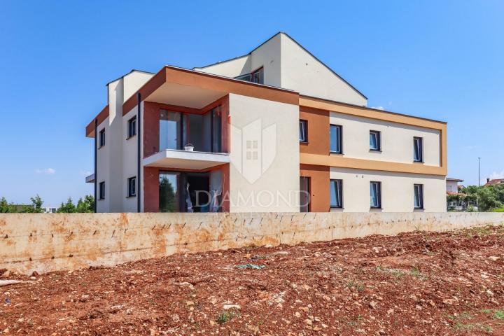 Poreč, ground floor apartment with garden 500 m from the sea!