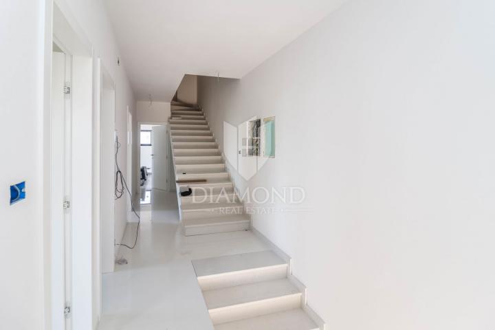 Poreč, ground floor apartment with garden 500 m from the sea!