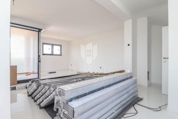 Poreč, ground floor apartment with garden 500 m from the sea!