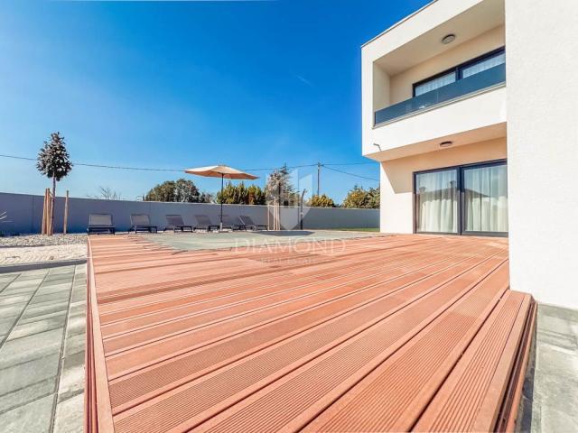 Medulin, okolica, Moderna Villa 300 metara od mora 