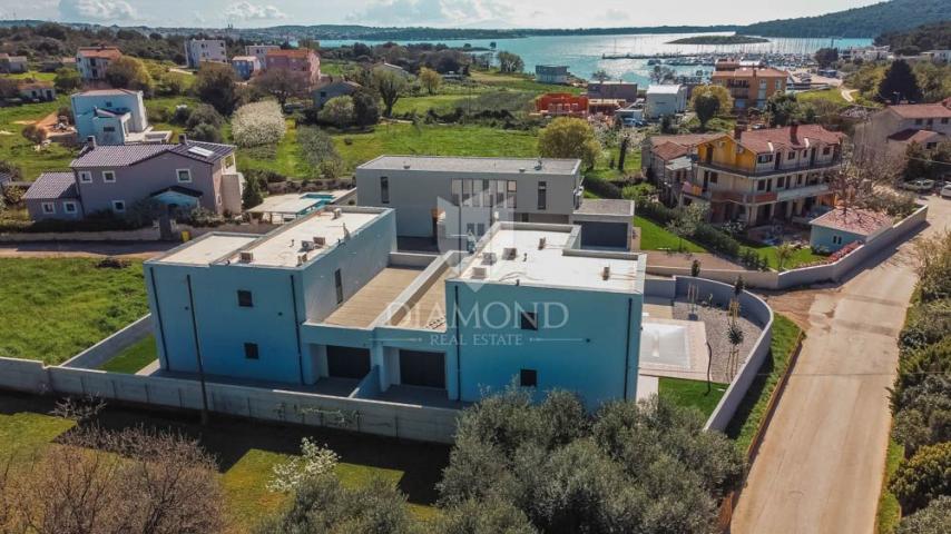 Medulin, okolica, Moderna Villa 300 metara od mora 