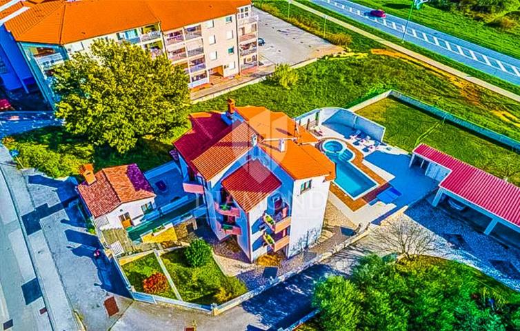 Pula, Großes Haus mit Swimmingpool in begehrter Lage