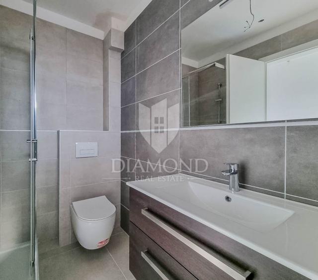 Umag, surroundings, new building! Modern apartment on the 1st floor 450 m from the sea!