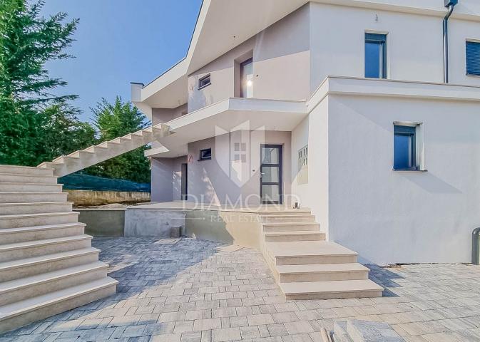 Umag, surroundings, new building! Modern apartment on the 1st floor 450 m from the sea!