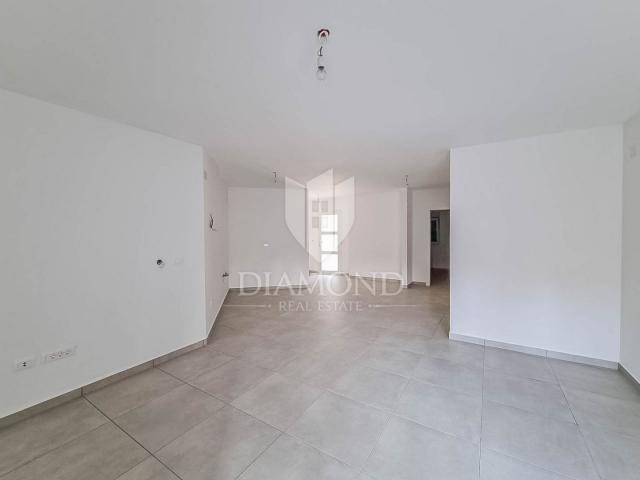 Umag, surroundings, new building! Modern apartment on the 1st floor 450 m from the sea!