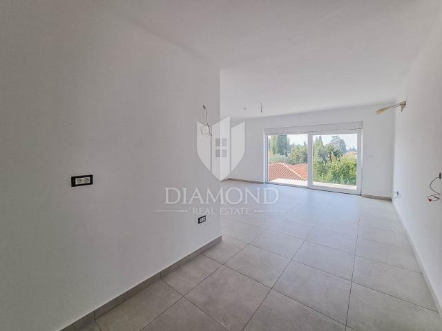 Umag, surroundings, new building! Modern apartment on the 1st floor 450 m from the sea!