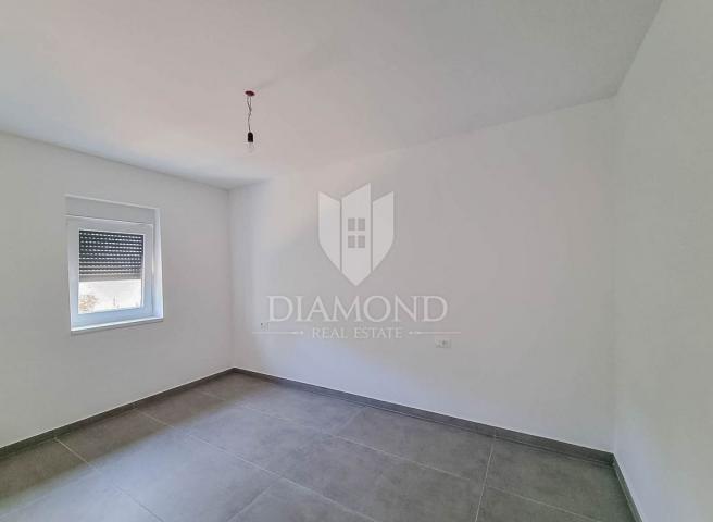 Umag, surroundings, new building! Modern apartment on the 1st floor 450 m from the sea!
