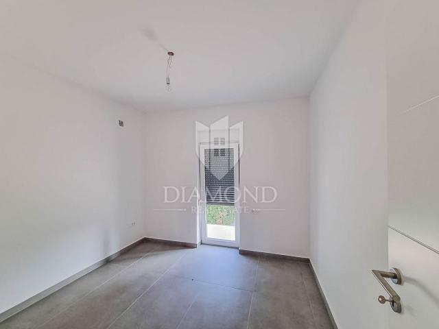 Umag, surroundings, new building! Modern apartment on the 1st floor 450 m from the sea!