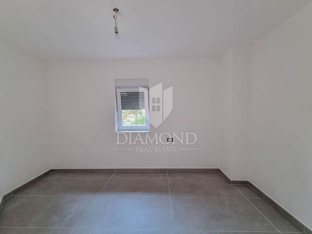 Umag, surroundings, new building! Modern apartment on the 1st floor 450 m from the sea!