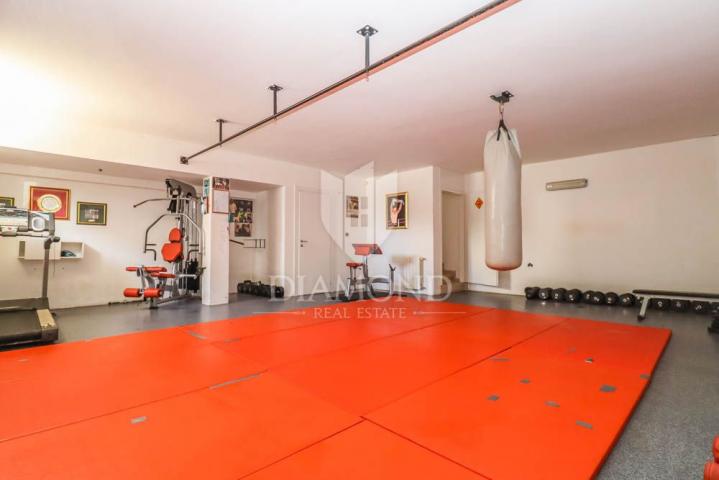 Banjole, prestigeträchtige Villa 300 m vom Meer entfernt