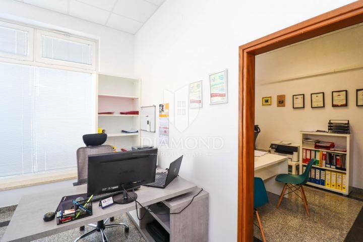 Poreč, poslovna hala i proizvodnja na traženoj lokaciji!