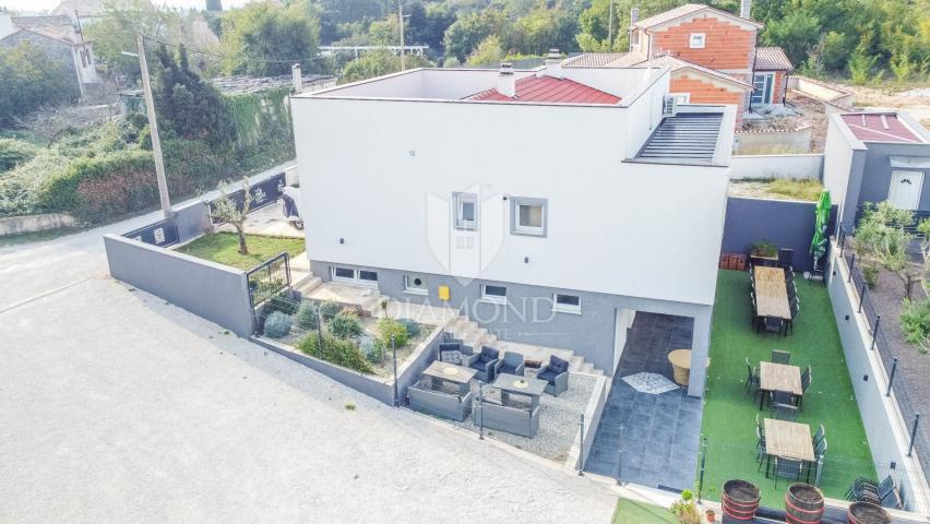 Vodnjan, Prilika! dvije luksuzne novogradnje - idealan dom i poslovna mogućnost