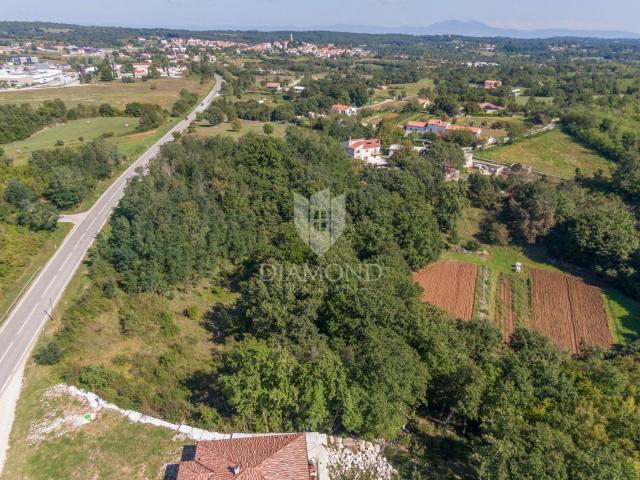 Žminj, prostrano građevinsko zemljište nedaleko od centra