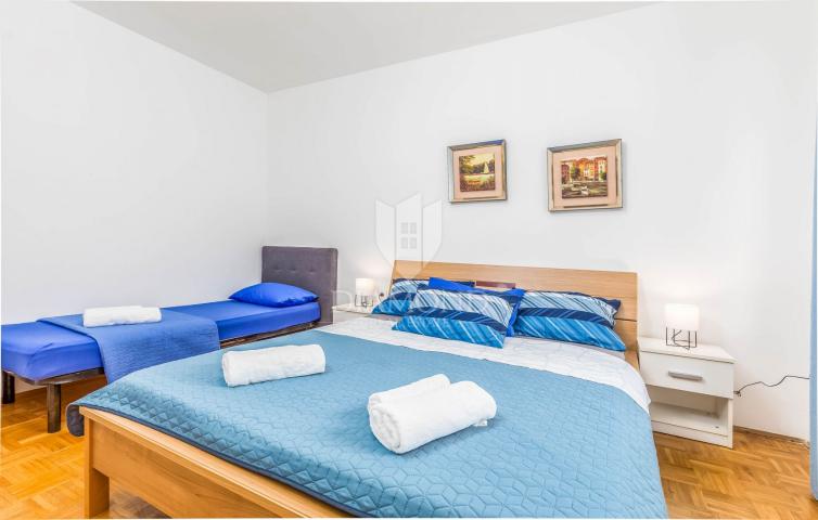 Medulin, kuća blizu mora s tri apartmana