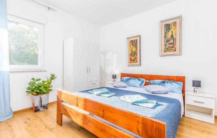 Medulin, kuća blizu mora s tri apartmana