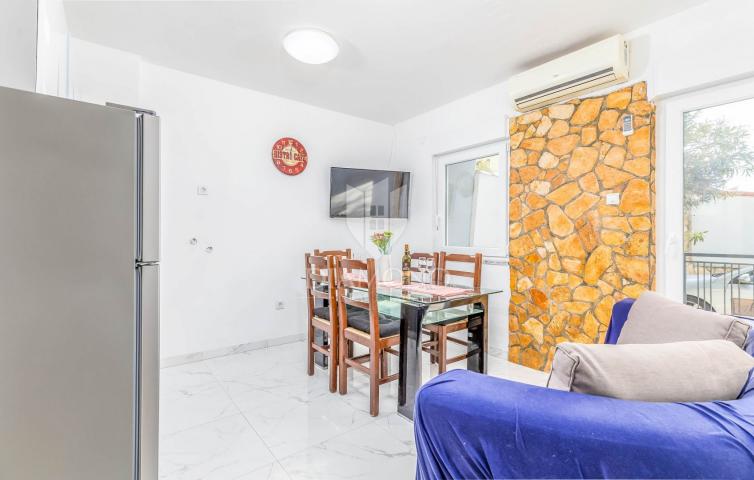 Medulin, kuća blizu mora s tri apartmana