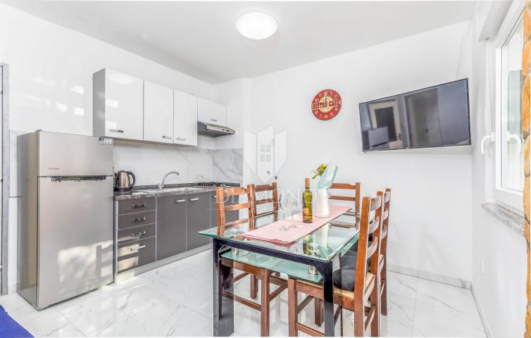 Medulin, kuća blizu mora s tri apartmana