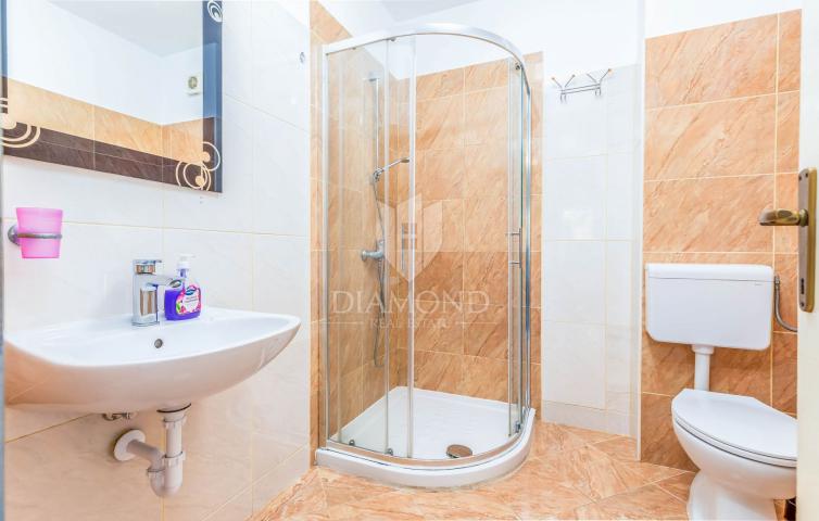 Medulin, kuća blizu mora s tri apartmana