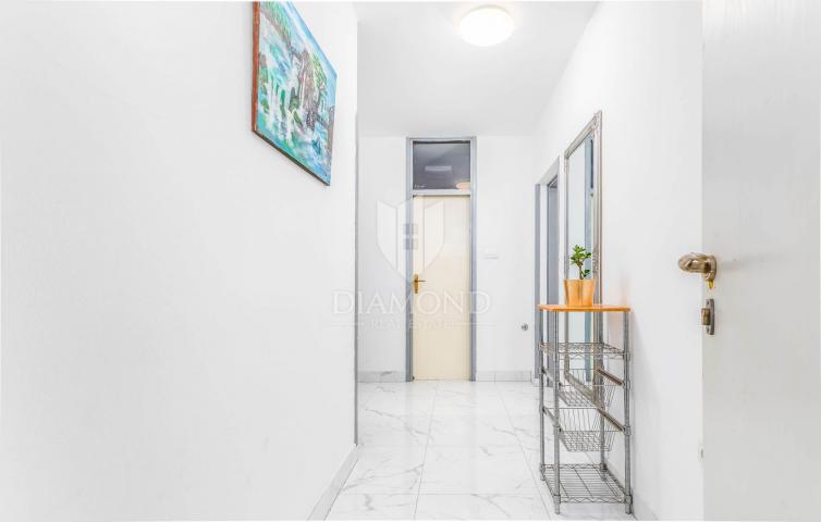 Medulin, kuća blizu mora s tri apartmana