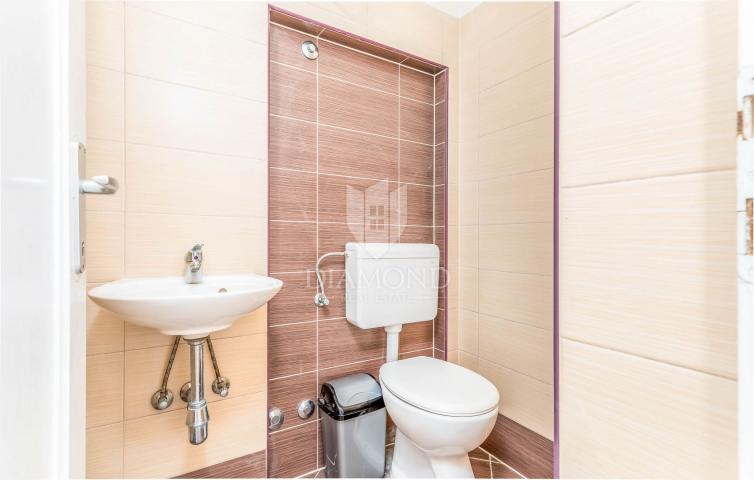 Medulin, kuća blizu mora s tri apartmana
