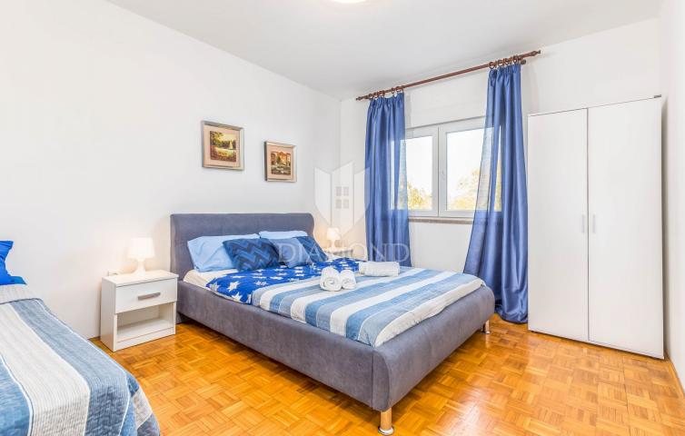 Medulin, kuća blizu mora s tri apartmana