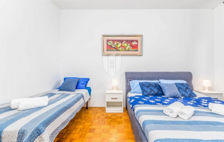 Medulin, kuća blizu mora s tri apartmana