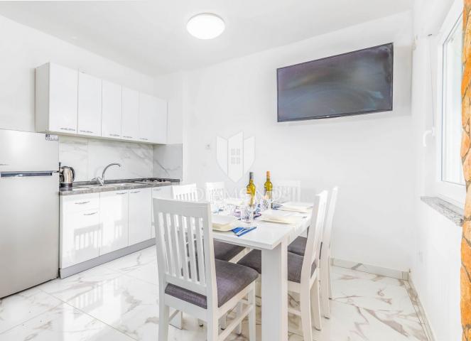 Medulin, kuća blizu mora s tri apartmana