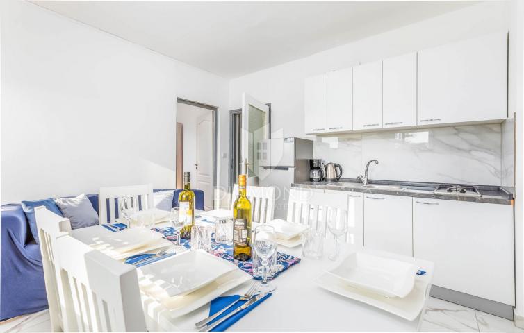 Medulin, kuća blizu mora s tri apartmana